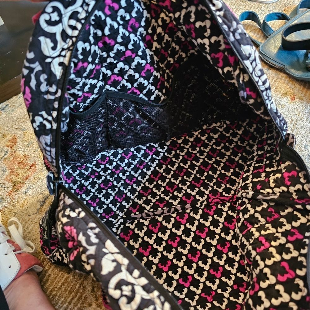 Vera Bradley Tote With Front Pocket. Like New! 16 X 12 X 6 - Picture 3 of 3